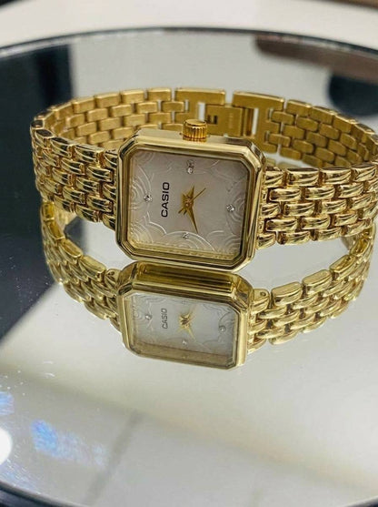 Montre Casio Caré Doré 💛